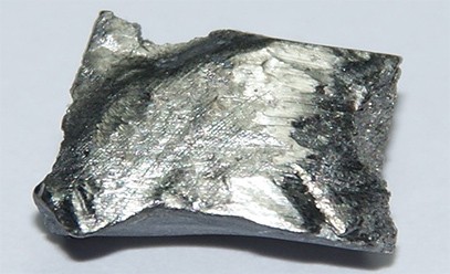 動(dòng)力鋰離子電池：產(chǎn)能過剩 補(bǔ)貼退坡促降成本 電化學(xué)儲(chǔ)能&鐵塔基站帶來(lái)巨大需求